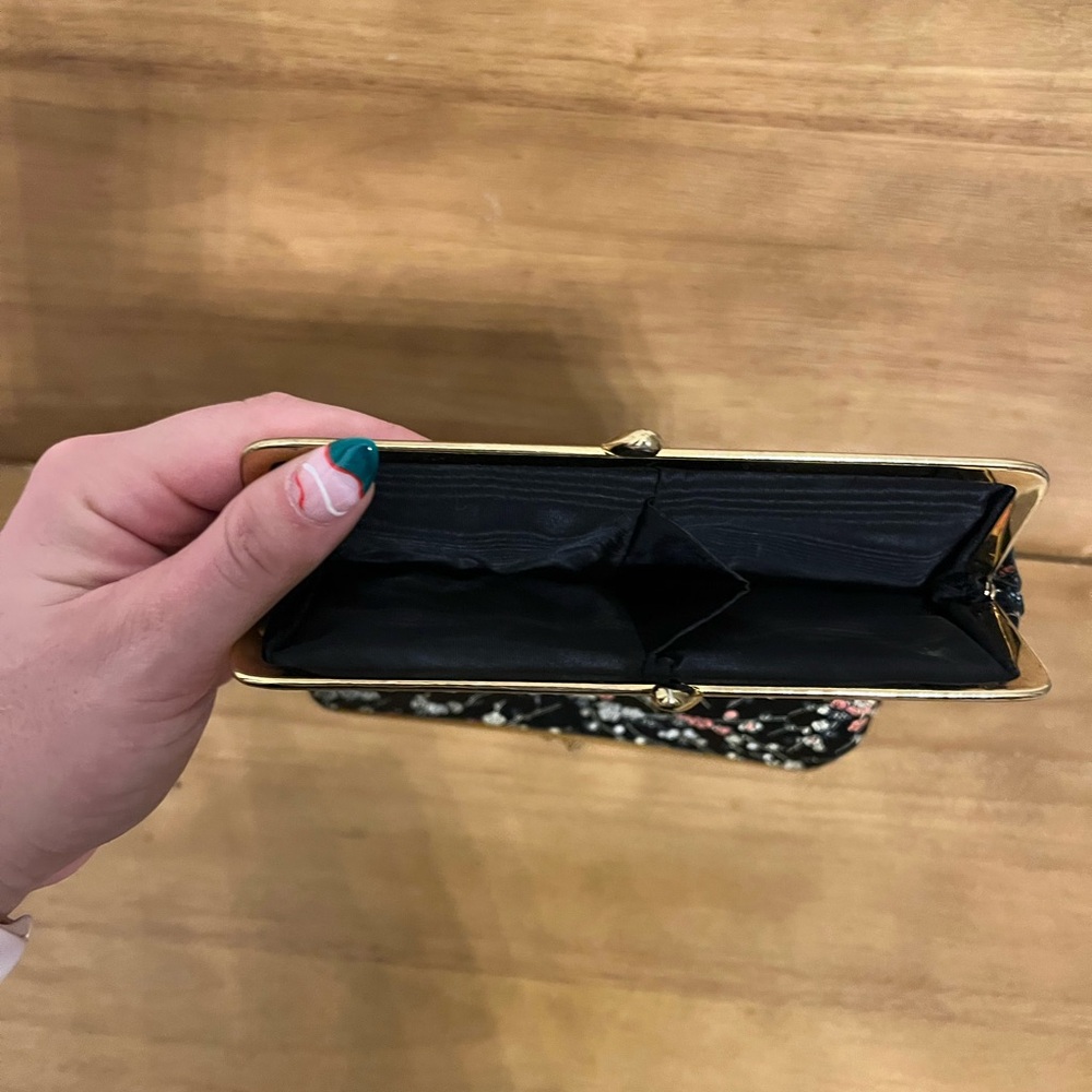 Vintage Black Floral Clutch - Picture 7 of 7